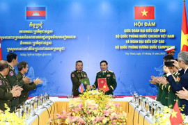 Bộ trưởng Quốc phòng hai nước Việt Nam và Campuchia hội đàm