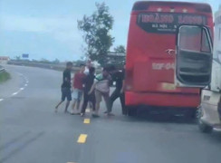 Dừng xe giữa Quốc lộ 1, nhóm người lao vào ẩu đả gây náo loạn giao thông