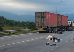 Ô tô tải va chạm xe máy trên quốc lộ 1, hai người chết tại chỗ