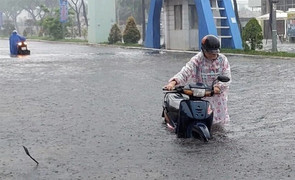 Dự báo thời tiết 17/11: Bắc Bộ đón không khí lạnh mạnh, Trung Bộ hứng mưa to