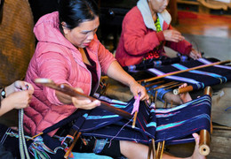 Độc đáo nghề dệt thổ cẩm của người K'ho dưới chân núi LangBiang