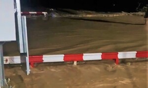 Đường sắt qua Khánh Hoà ngập cục bộ, nhiều chuyến tàu phải tạm dừng