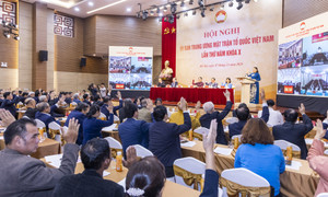 Mặt trận Tổ quốc Việt Nam không tiếp khách, nhận hoa chức mừng 95 năm thành lập