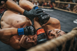 Em trai Nguyễn Trần Duy Nhất bị quật ngã, nhận thua sau 79 giây