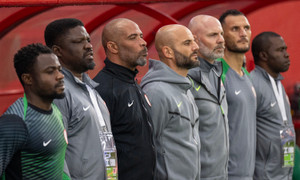 Không được dự World Cup, huấn luyện viên nghi đối thủ dùng phép thuật