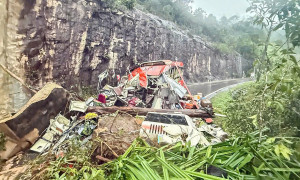 Thủ tướng yêu cầu cứu chữa miễn phí cho người bị thương vụ sạt lở đèo Khánh Lê