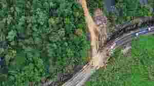 Khách kẹt lại Đà Lạt về đường nào khi sạt lở khắp nơi?