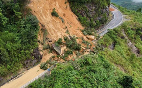 Sạt lở đèo Khánh Lê: Giải cứu 20 người mắc kẹt