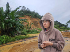 Người phụ nữ 2 lần mất nhà vì lũ cuốn ở Đắk Lắk: Chỉ kịp ôm 2 con tháo chạy