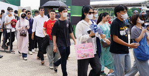 Bạn gái 30 tuổi vẫn miệt mài 'đu idol', tiêu sạch lương, vay nợ để xem concert