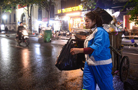 Hà Nội bàn giao công tác quản lý duy trì vệ sinh môi trường cho cấp xã