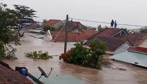 Thủy điện ở Đắk Lắk xả lũ lớn nhất từ trước đến nay, nhiều nhà dân ngập lút mái