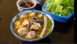 Rau gia vị đắt hơn thịt, chủ quán bún phở rập rình tăng giá để bù lỗ