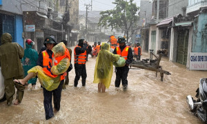 Thủ tướng yêu cầu bằng mọi biện pháp sơ tán người dân khỏi nơi ngập sâu, sạt lở