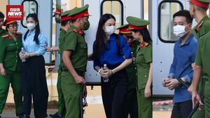  Hình ảnh Thùy Tiên, Hằng Du Mục, Quang Linh Vlogs tại tòa sau 6 tháng tạm giam