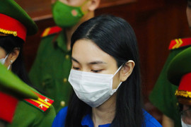 Hình ảnh Hoa hậu Thuỳ Tiên, Quang Linh Vlogs, Hằng Du Mục và đồng phạm tại tòa