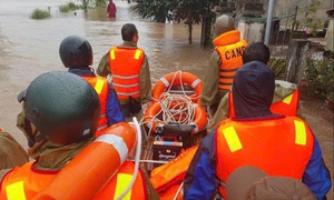 Các nhà mạng tăng cường ứng cứu mạng lưới, hỗ trợ người dân vùng lũ