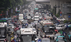 Hà Nội điều chỉnh kích thước vỉa hè, dải phân cách giảm ùn tắc giao thông