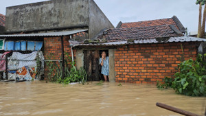 Sau những tiếng kêu cứu trong lũ dữ, đồng bào giờ cần lắm bàn tay của bạn