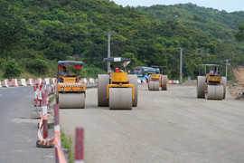 Tấp nập thi công đường ven biển 7.000 tỷ nối TP.HCM - Lâm Đồng