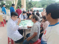 Gần 100 y bác sĩ TP.HCM lên đường chi viện cho Đắk Lắk sau mưa lũ