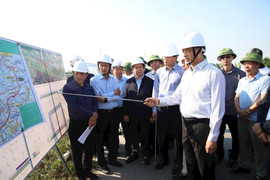 Bí thư Nguyễn Duy Ngọc kiểm tra tiến độ dự án đường Vành đai 4 - Vùng Thủ đô