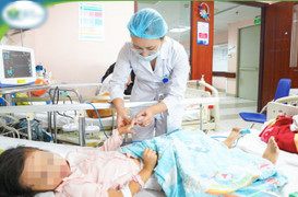 Bé gái 4 tuổi hoảng loạn, nói nhảm được chẩn đoán viêm não tự miễn