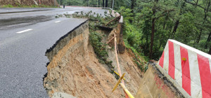 Nối lại giao thông trên đèo Prenn sau hơn 1 tuần sạt lở