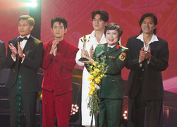 'Mưa đỏ' giành giải Bông sen vàng tại Liên hoan phim Việt Nam lần thứ 24