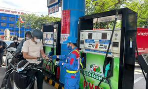 Phó Thủ tướng yêu cầu bảo đảm giá xăng E10 không ảnh hưởng bất lợi đến người dân