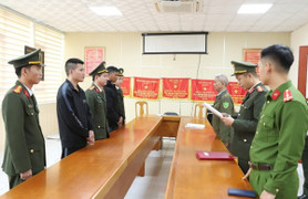 Bắt 2 người đàn ông đưa 24 người vượt biên 'chui' bằng tàu cá