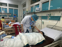 Người đàn ông ôm 2 cháu bé nhảy xuống sông Trà Khúc tự tử