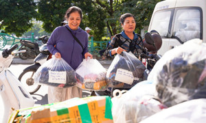 Người Hà Nội tất bật gửi hàng cứu trợ ủng hộ đồng bào vùng lũ