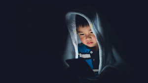 Người lớn cần làm gì để bảo vệ trẻ em trên không gian mạng?