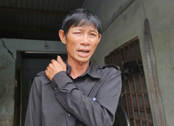 Thực hư vụ người đàn ông nghi bị axit trôi trong lũ làm mờ mắt