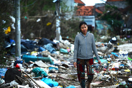 Khung cảnh hoang tàn, nhếch nhác tại vùng trũng nhất ở Tuy Hòa sau lũ dữ