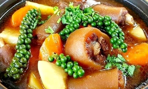 Cách làm món đuôi bò hầm tiêu xanh thơm ngon