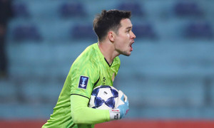 Nguyễn Filip mắc sai lầm, Công an Hà Nội vất vả thắng đội bóng Trung Quốc