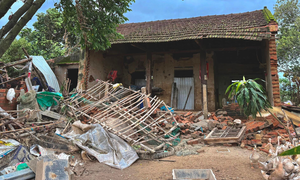 Thủ tướng yêu cầu báo cáo tổng kinh phí hỗ trợ Nhân dân vùng lũ dựng lại nhà
