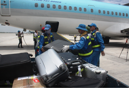 Hậu trường xử lý hành lý ký gửi ở sân bay và lý do vali hay bị bẹp méo, đến muộn