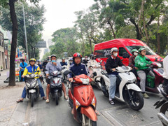 TP.HCM lạnh 19°C, dân mạng thích thú 'xin gia hạn kiểu thời tiết này tới Tết'