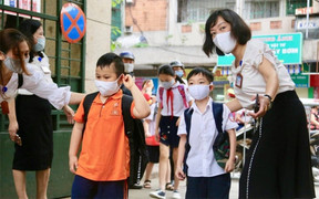 Thu 12.000 đồng/giờ đón con muộn: Cha mẹ thở phào vì cô giáo 'tăng ca có lương'