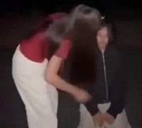 Xác minh vụ cô gái bị bắt quỳ, túm tóc hành hung trong đêm ở Quảng Trị