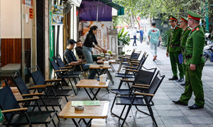 Làm sao để vỉa hè Hà Nội không còn nhếch nhác?