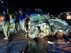 Ô tô con bị vò nát sau va chạm với xe khách ở Lâm Đồng, 2 người tử vong