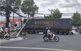 Tai nạn hy hữu: Người đàn ông đi xe máy vướng dây điện, ngã tử vong ở Đồng Tháp