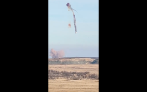 Khoảnh khắc tên lửa đạn đạo Nga rơi và phát nổ ngay khi rời bệ phóng