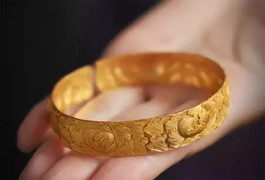 Ăn trộm vòng vàng của bạn gái để mua quà kỷ niệm 1 năm yêu nhau