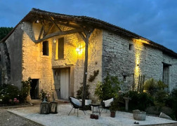 Chi hơn 4 tỷ đồng mua ngôi làng bỏ hoang 50 năm để cải tạo thành khu nghỉ dưỡng