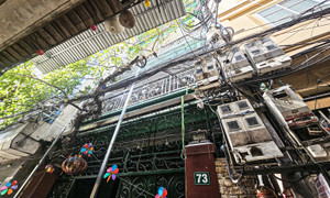 Cháy nhà 6 tầng trong ngõ sâu ở Hà Nội